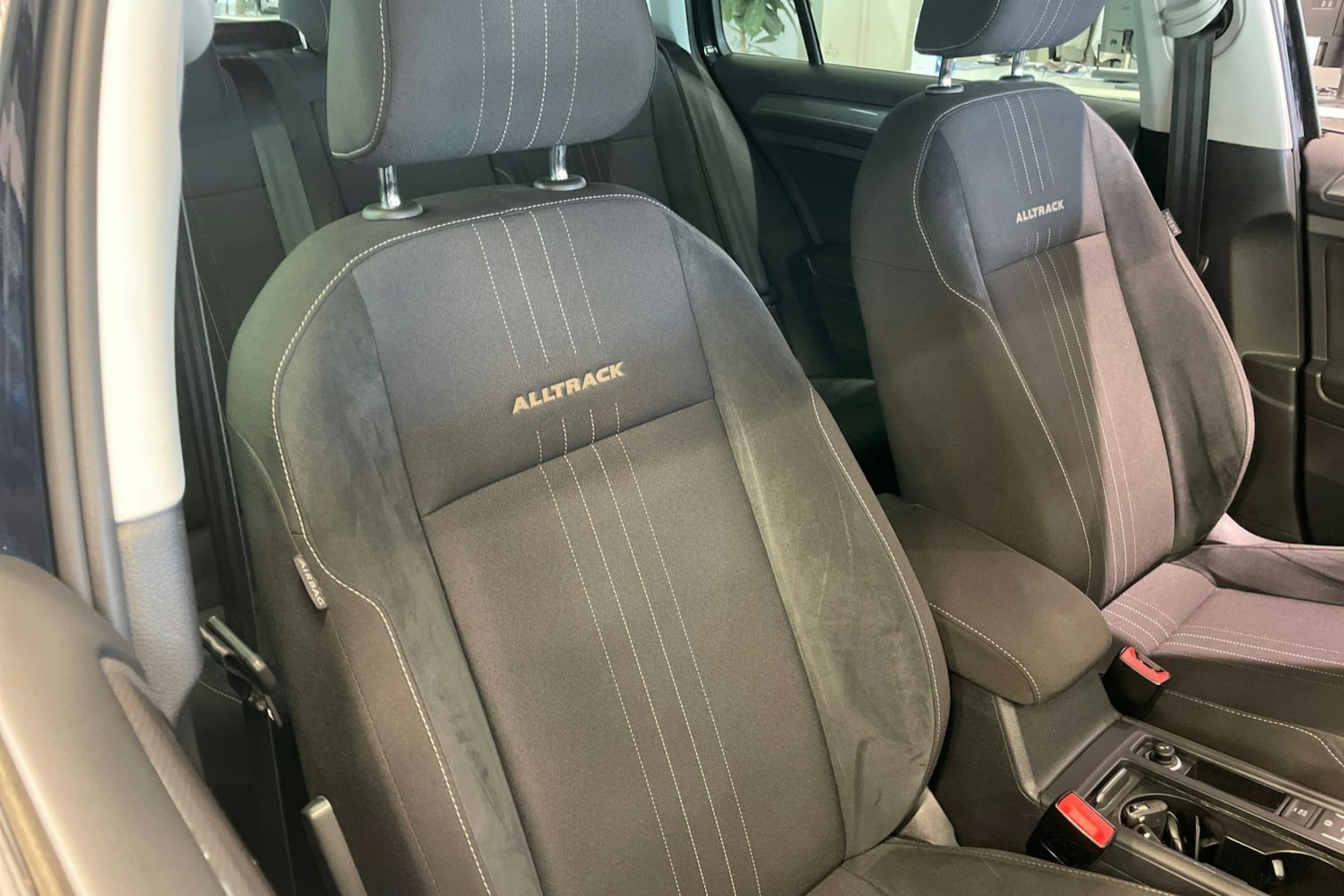 musta Volkswagen Golf 2015 kuva 16.