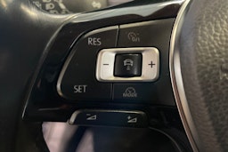 musta Volkswagen Golf 2015 kuva 17.