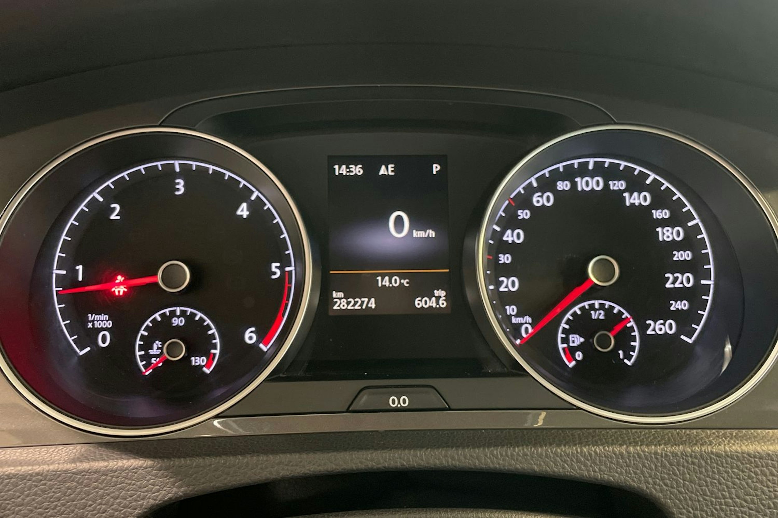 musta Volkswagen Golf 2015 kuva 21.