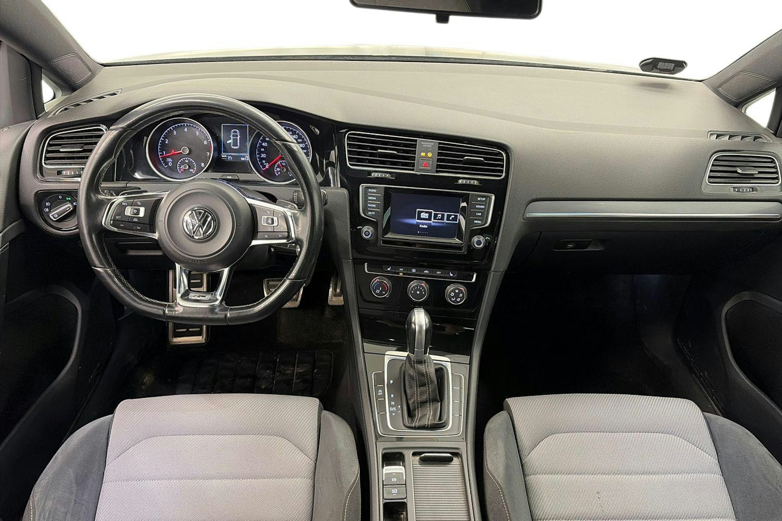 musta Volkswagen Golf 2015 kuva 7.