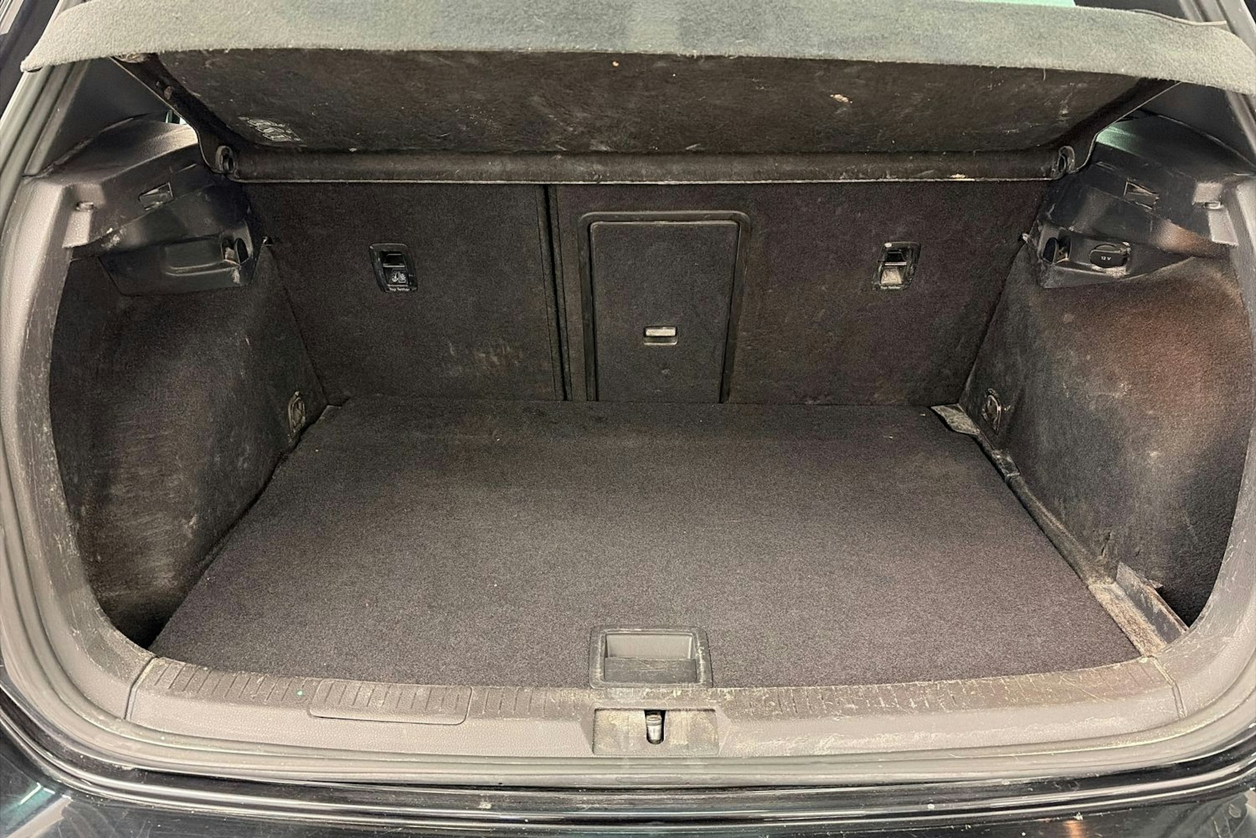 musta Volkswagen Golf 2015 kuva 10.