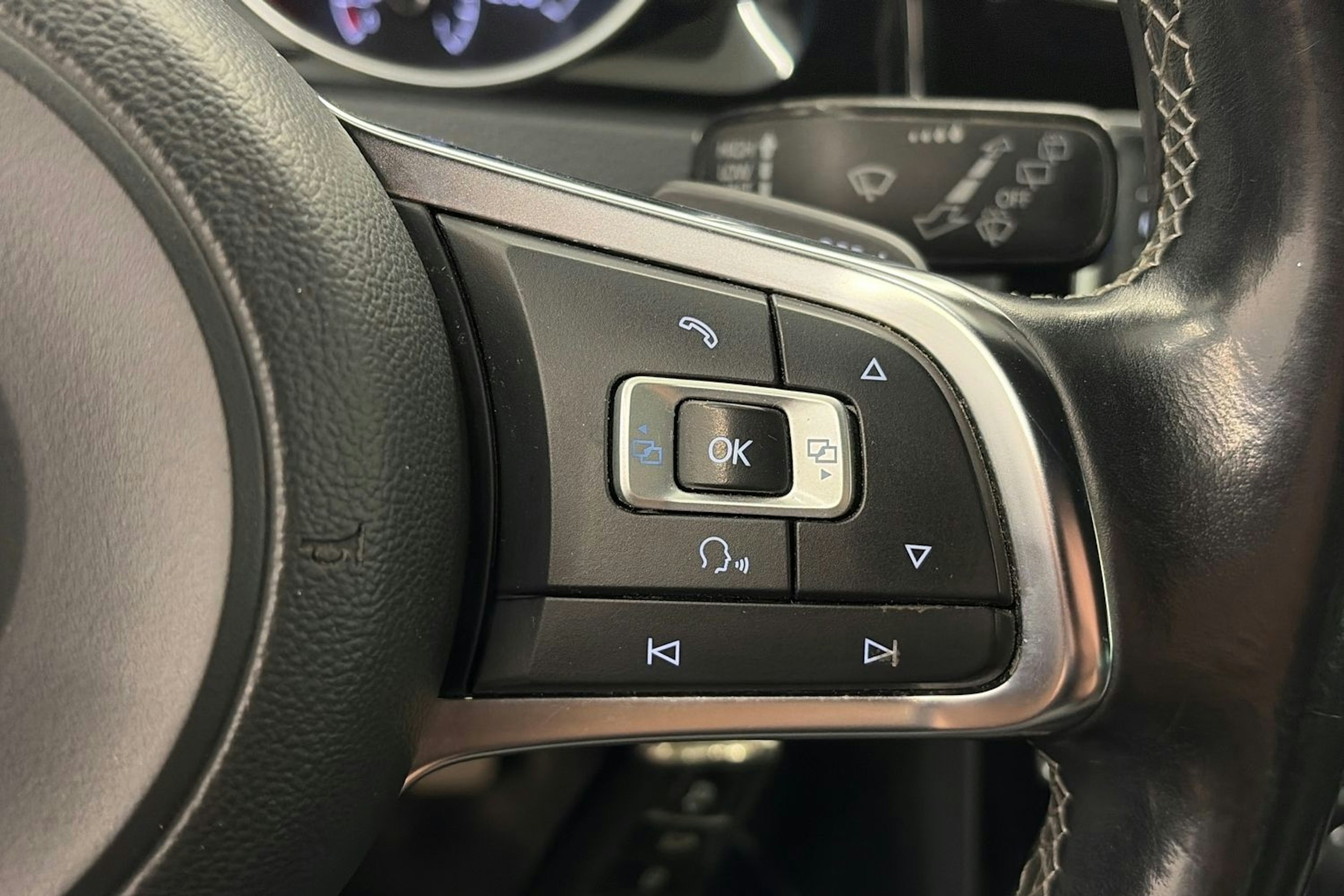 musta Volkswagen Golf 2015 kuva 14.