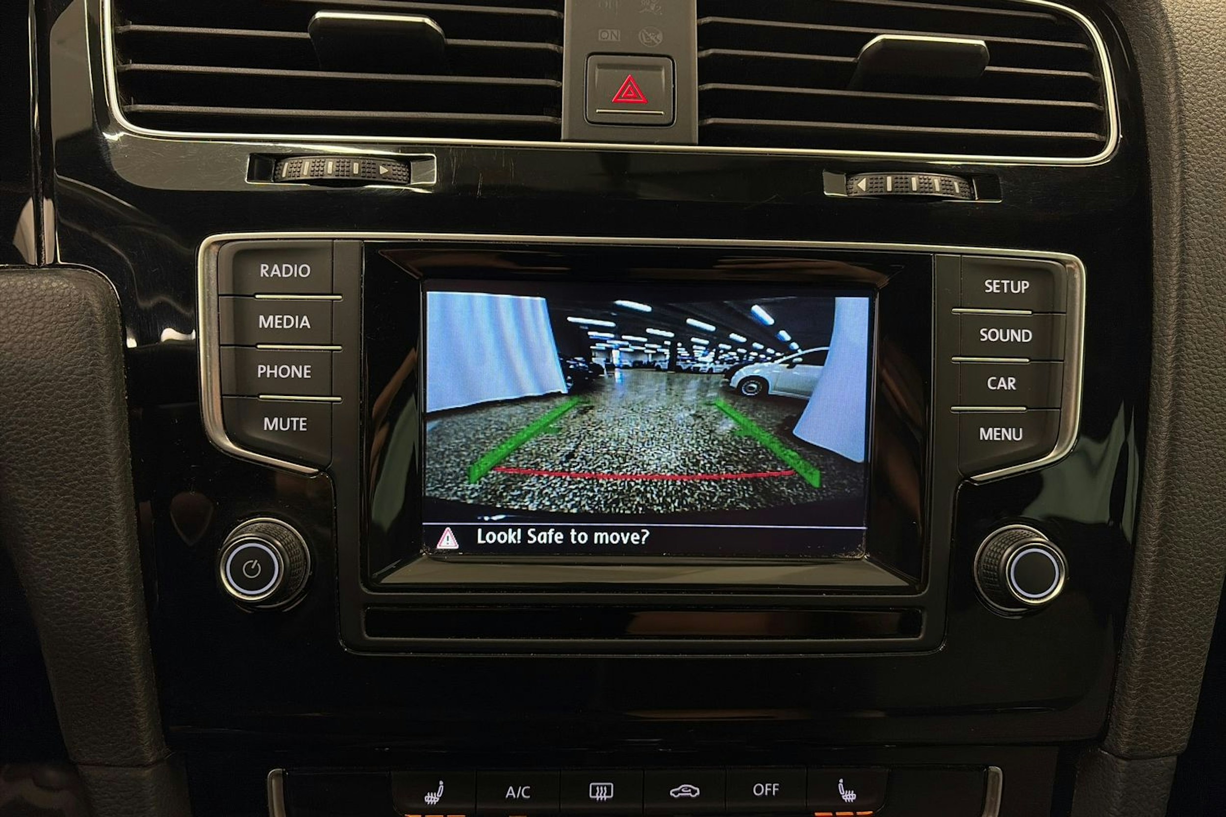 musta Volkswagen Golf 2015 kuva 15.