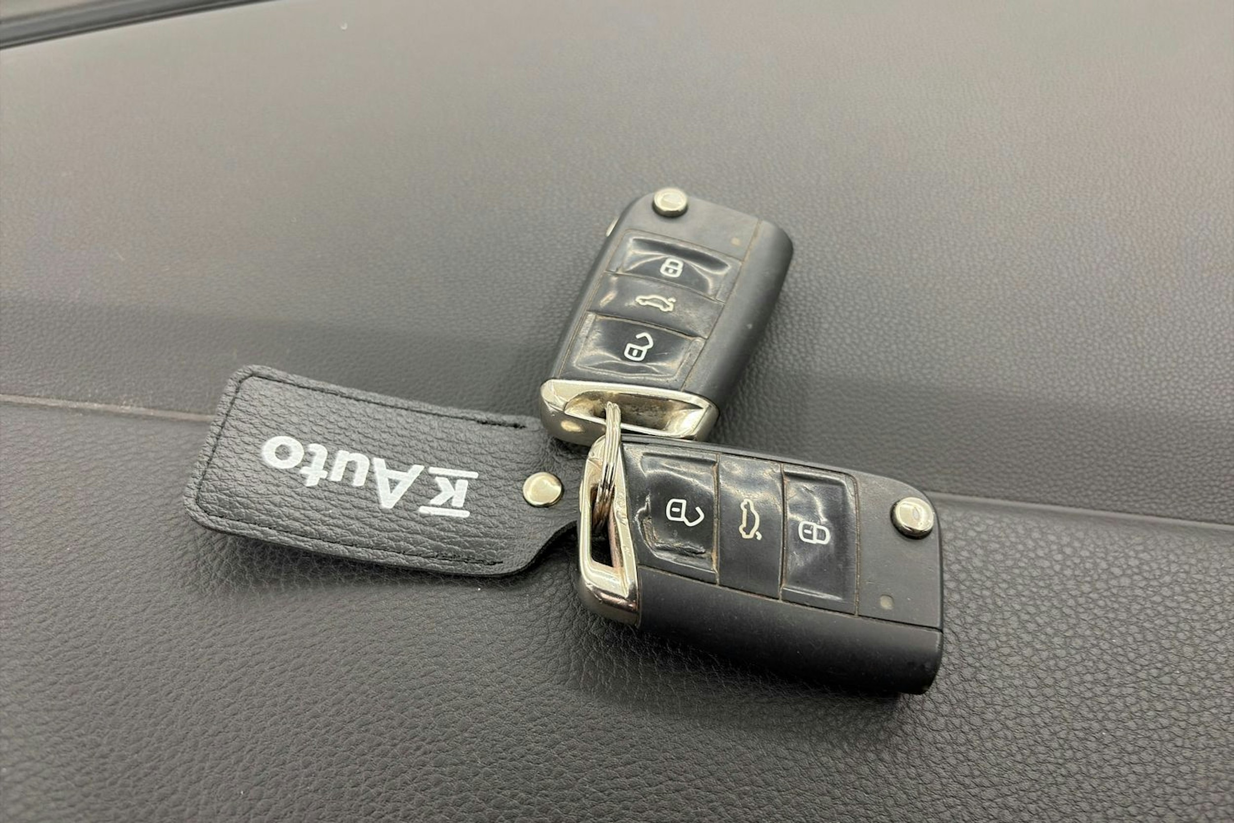 musta Volkswagen Golf 2015 kuva 19.