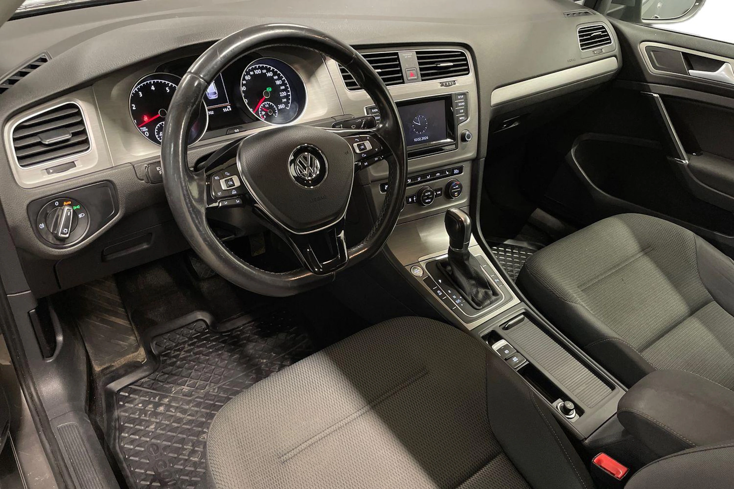 harmaa Volkswagen Golf 2015 kuva 6.