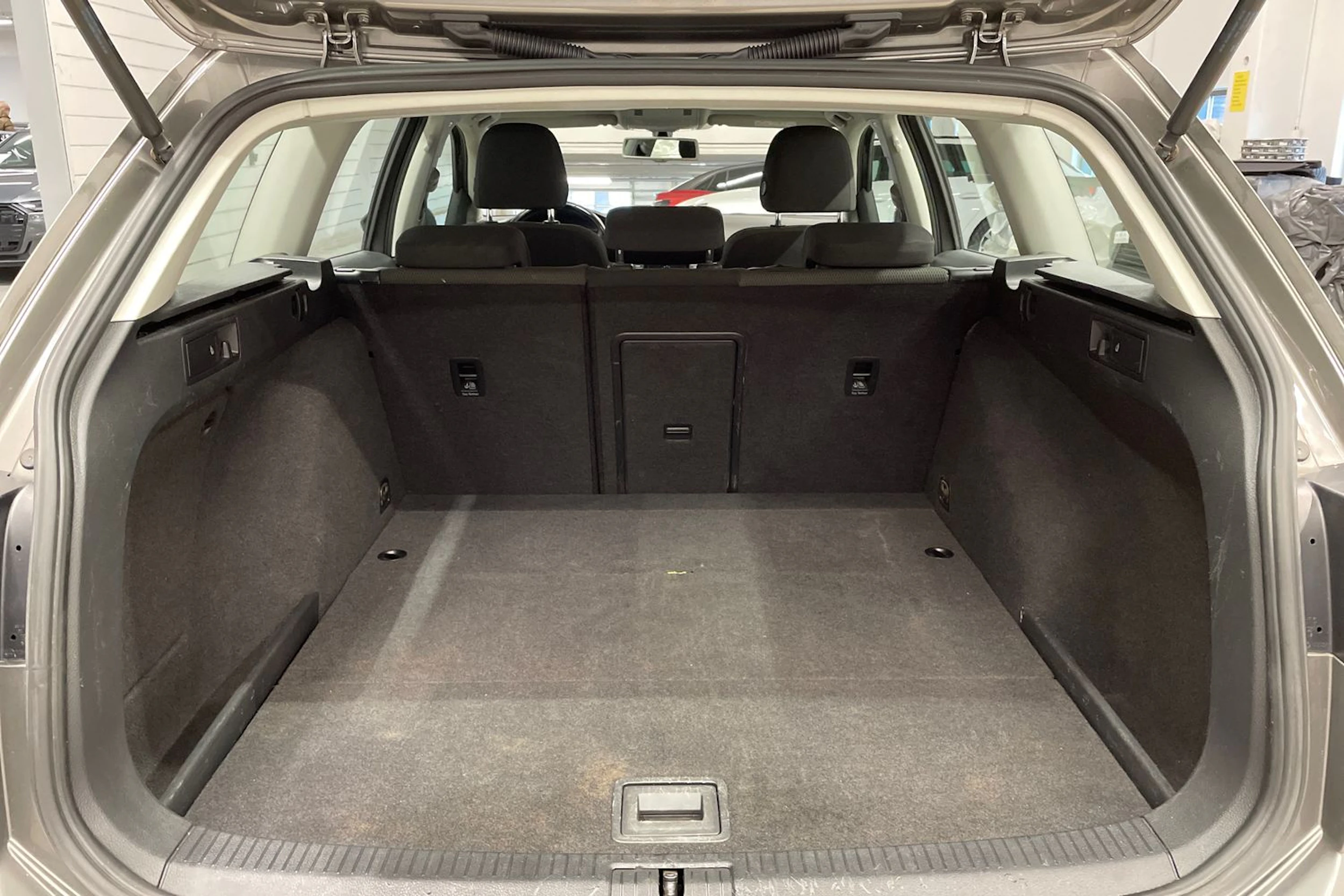 harmaa Volkswagen Golf 2015 kuva 12.