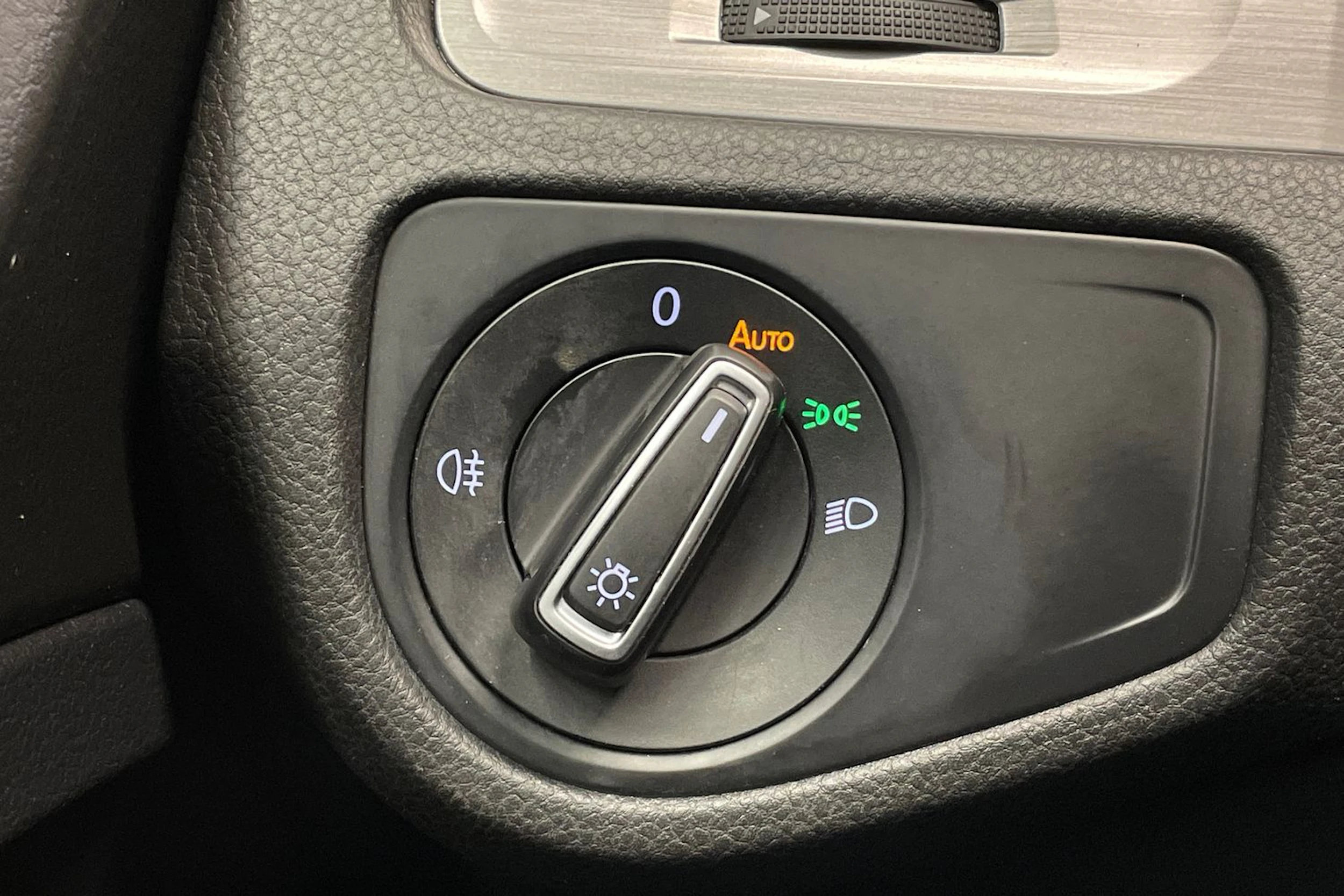 harmaa Volkswagen Golf 2015 kuva 19.