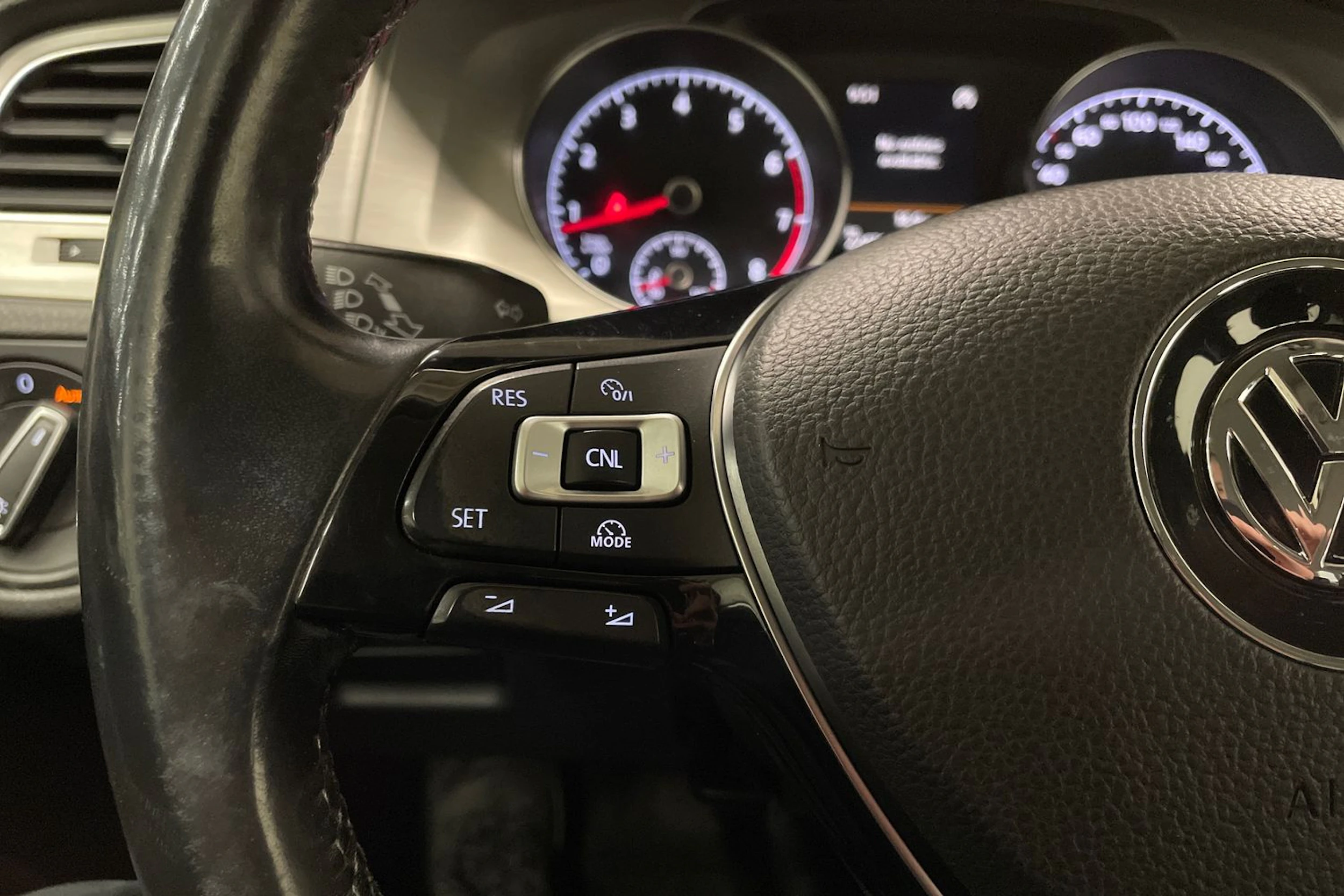 harmaa Volkswagen Golf 2015 kuva 20.