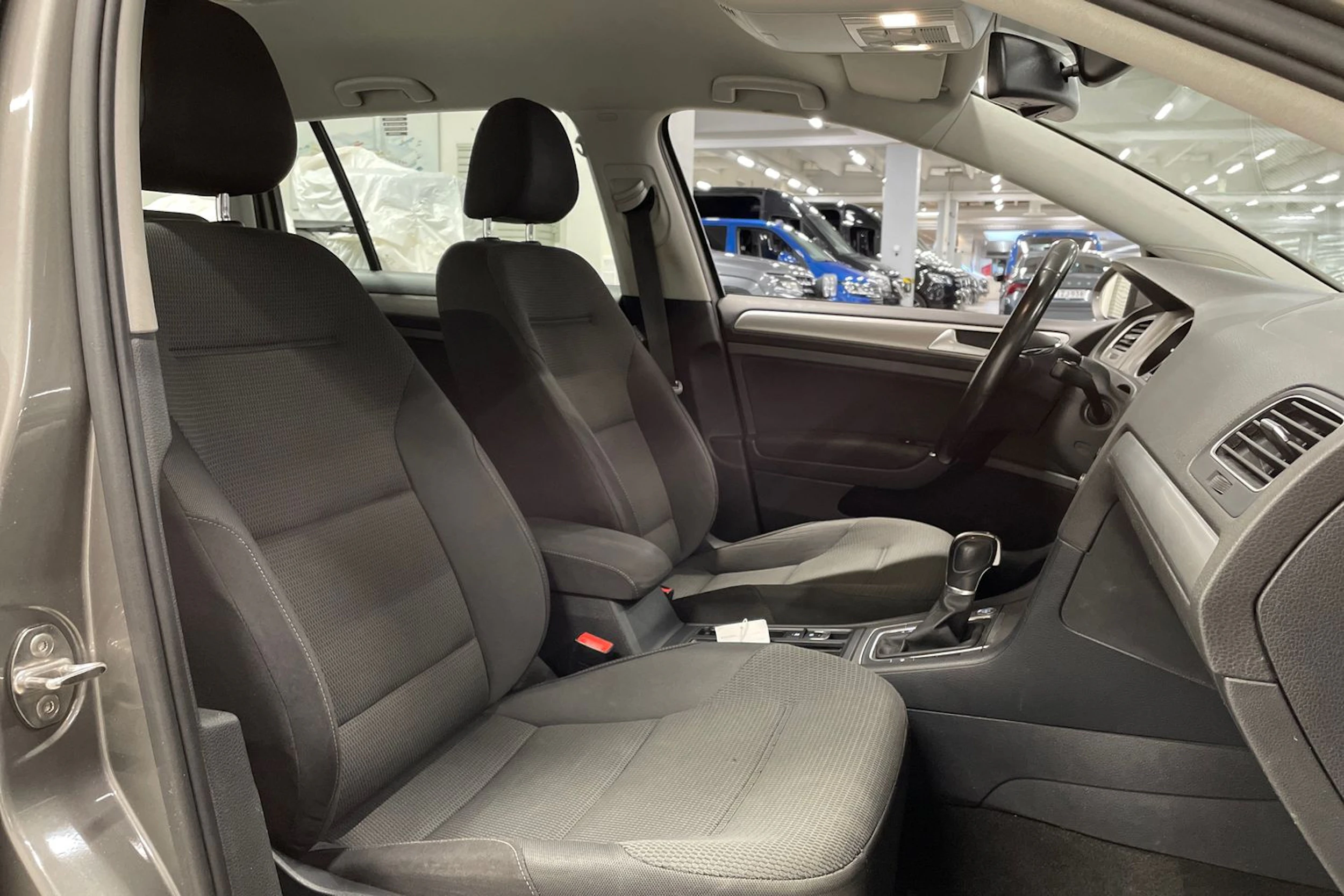 harmaa Volkswagen Golf 2015 kuva 23.