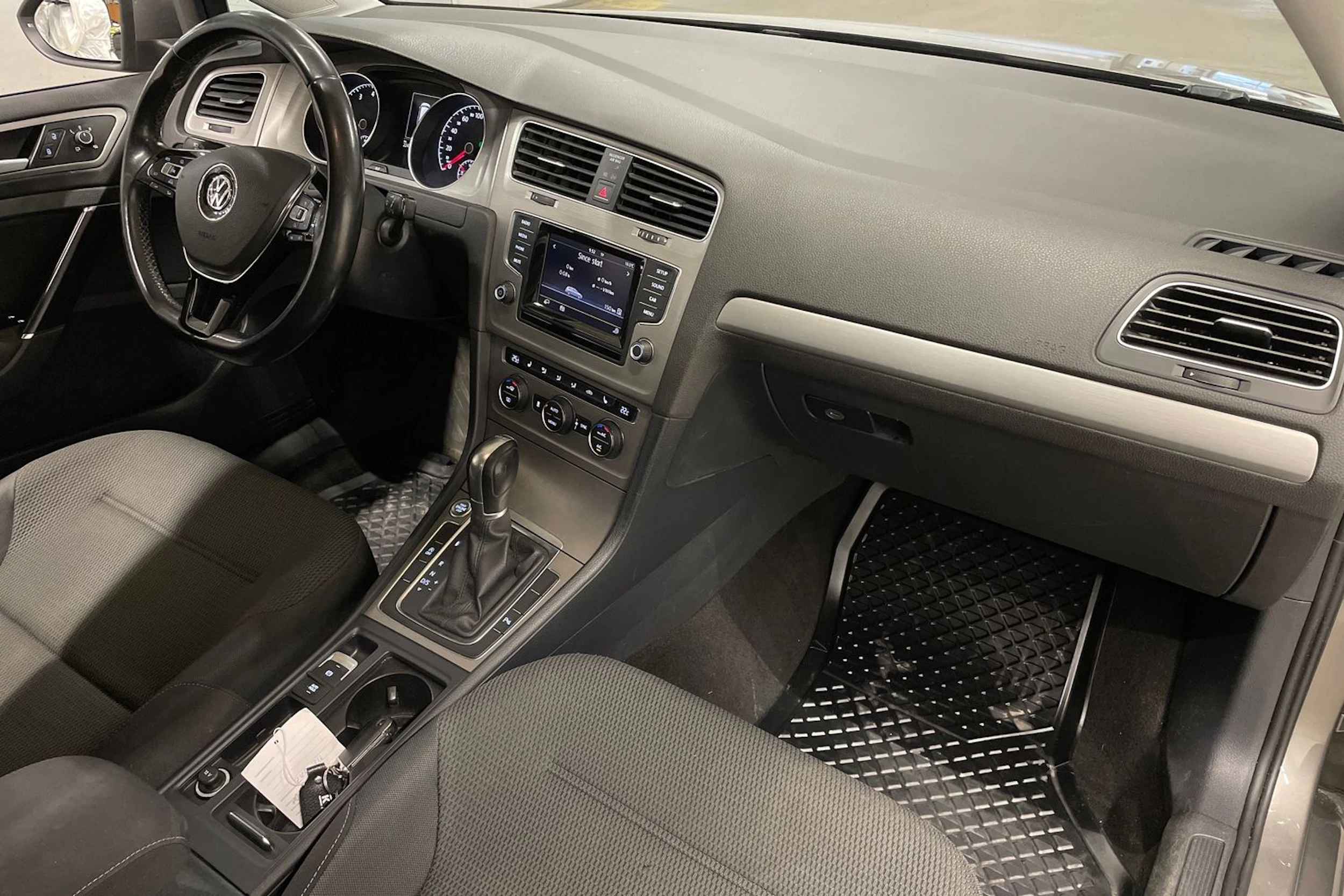 harmaa Volkswagen Golf 2015 kuva 24.