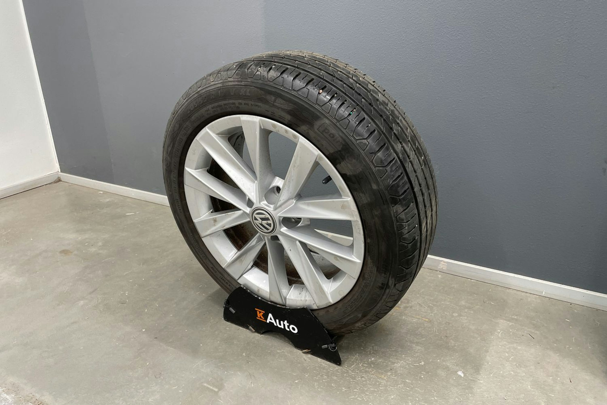 met. punainen Volkswagen Golf 2016 kuva 14.