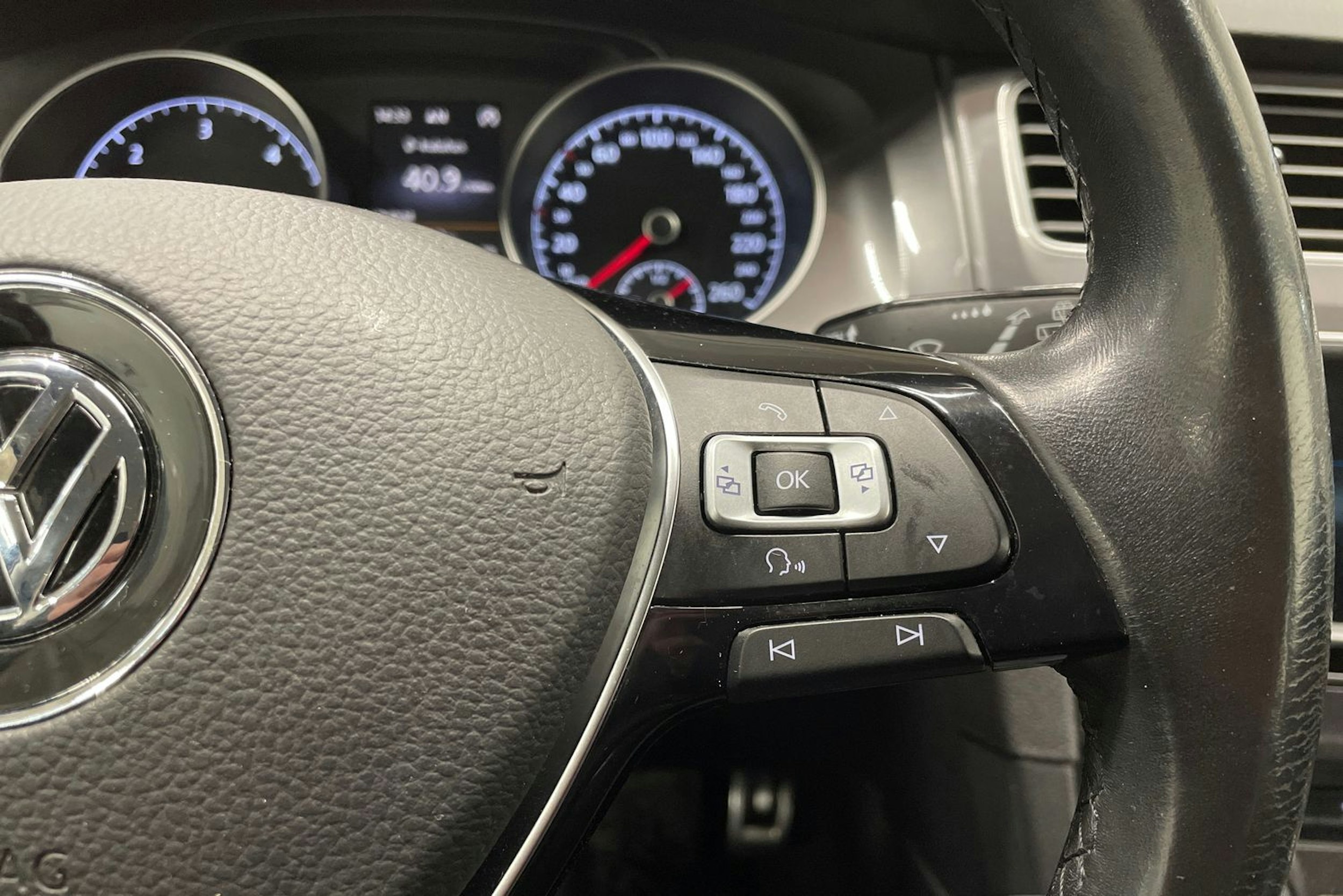 met. punainen Volkswagen Golf 2016 kuva 24.