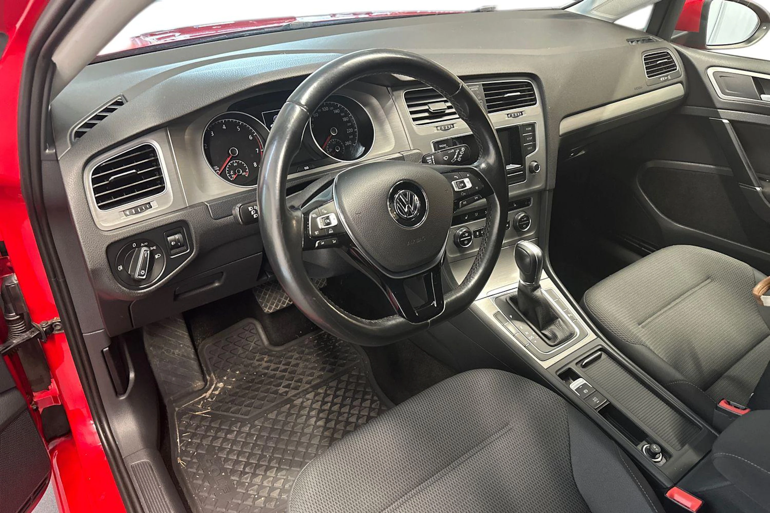 punainen Volkswagen Golf 2016 kuva 3.