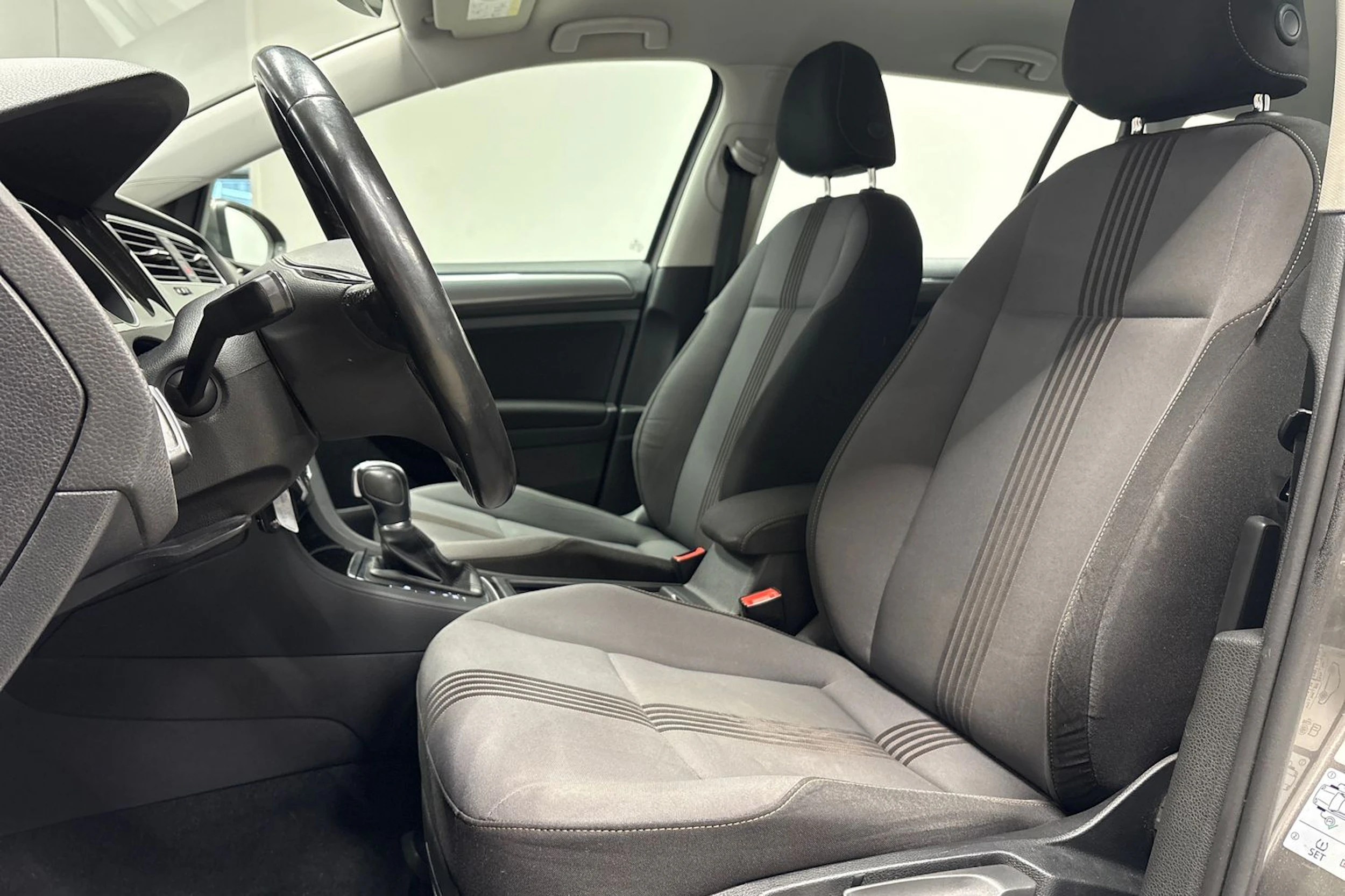 harmaa Volkswagen Golf 2017 kuva 26.