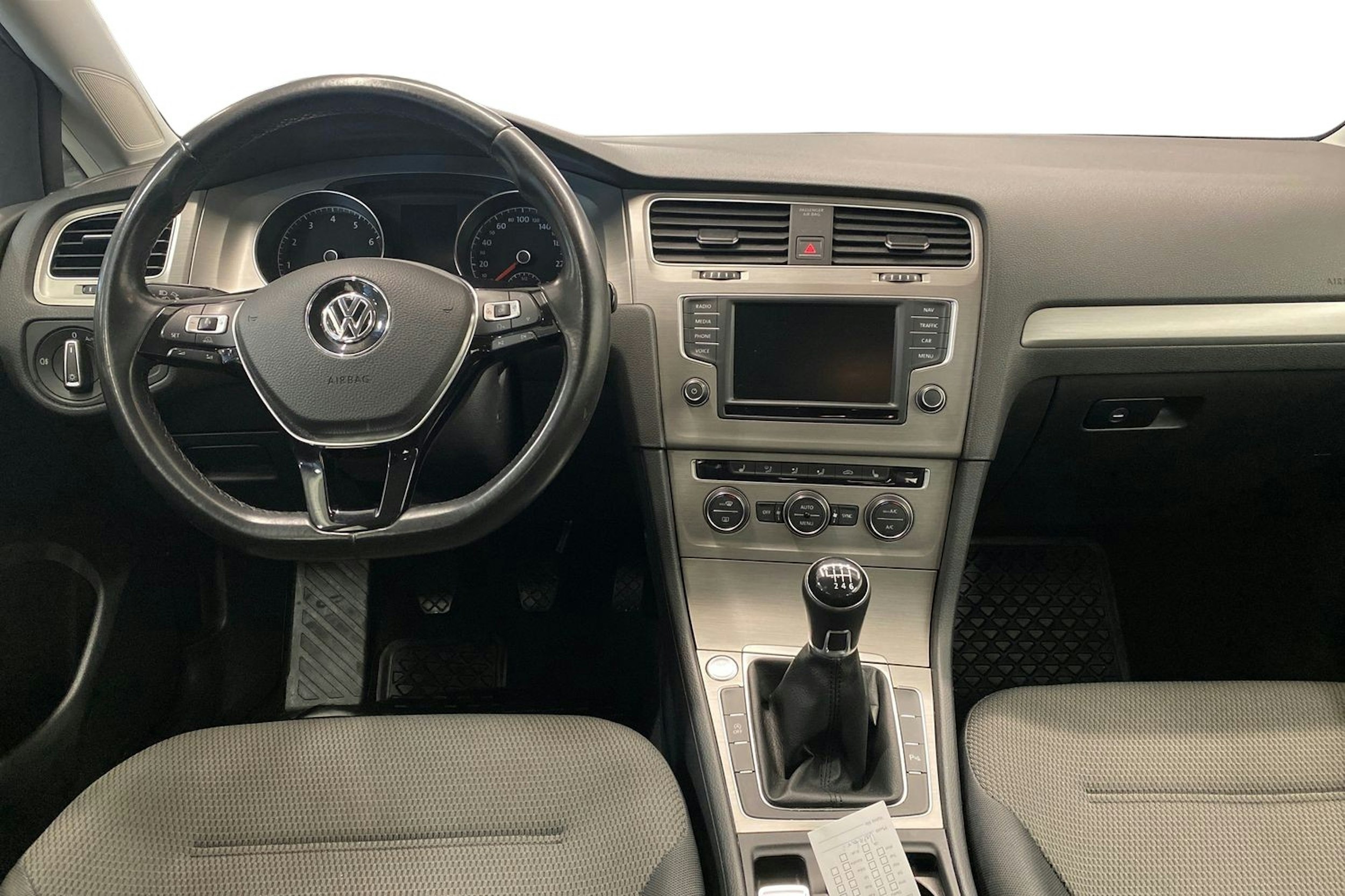 valkoinen Volkswagen Golf 2016 kuva 9.
