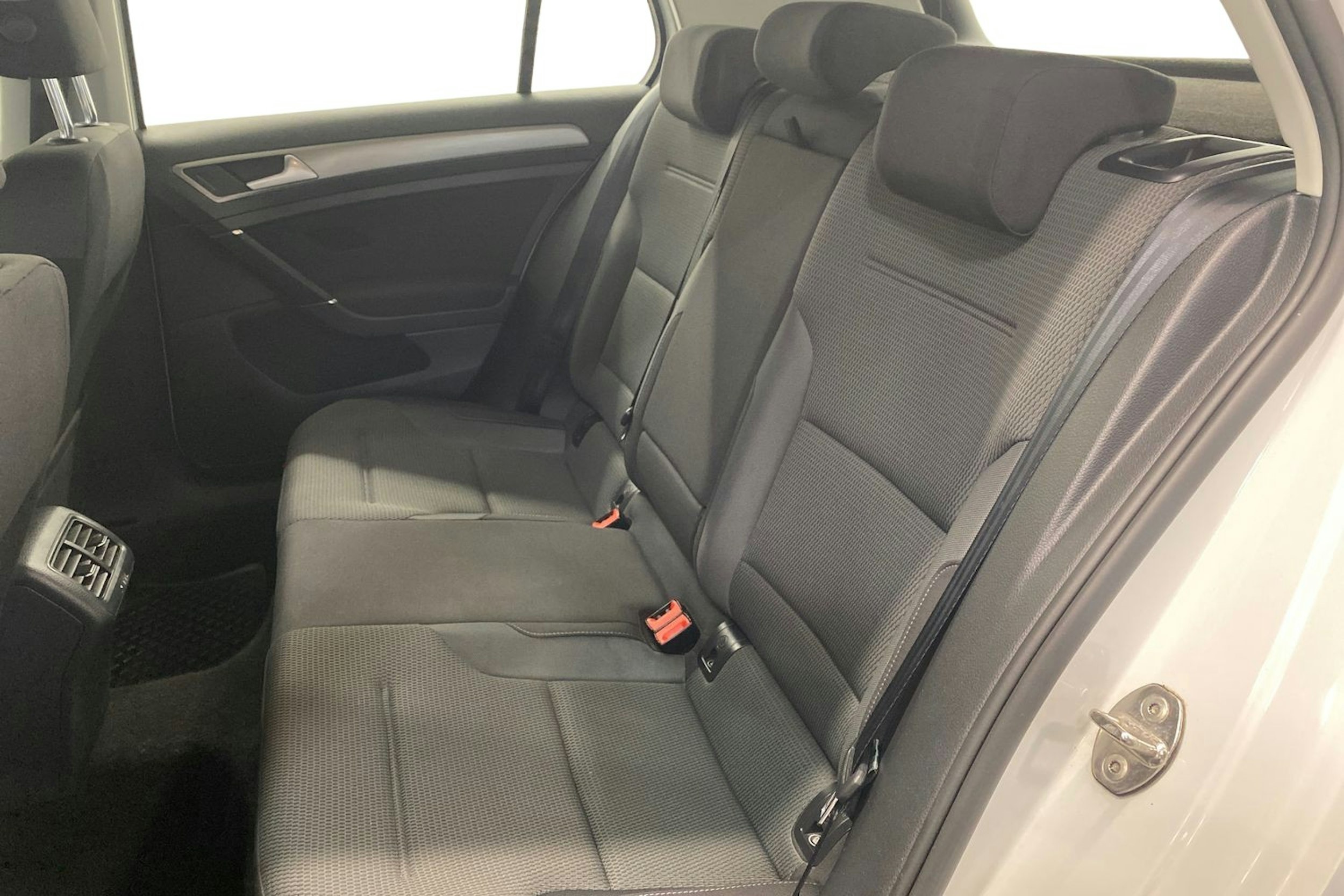 valkoinen Volkswagen Golf 2016 kuva 10.