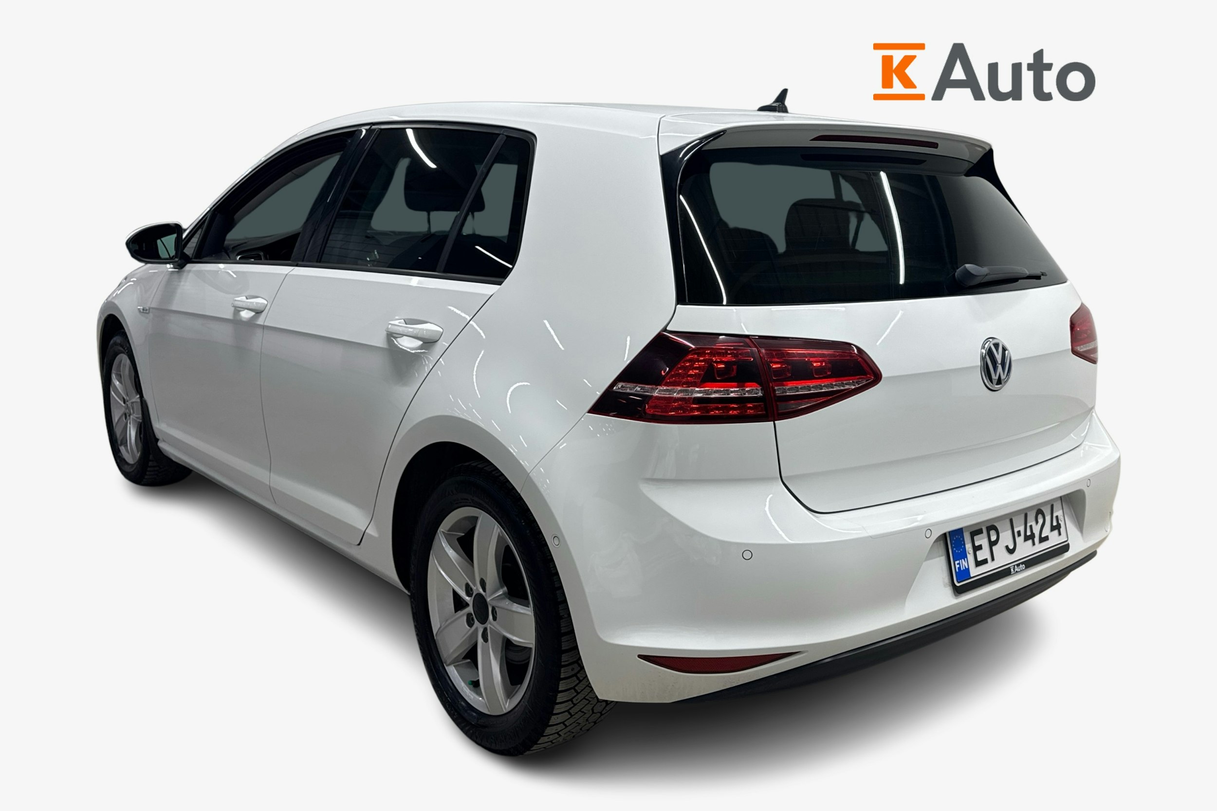 valkoinen Volkswagen Golf 2016 kuva 2.