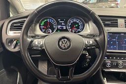 valkoinen Volkswagen Golf 2016 kuva 13.