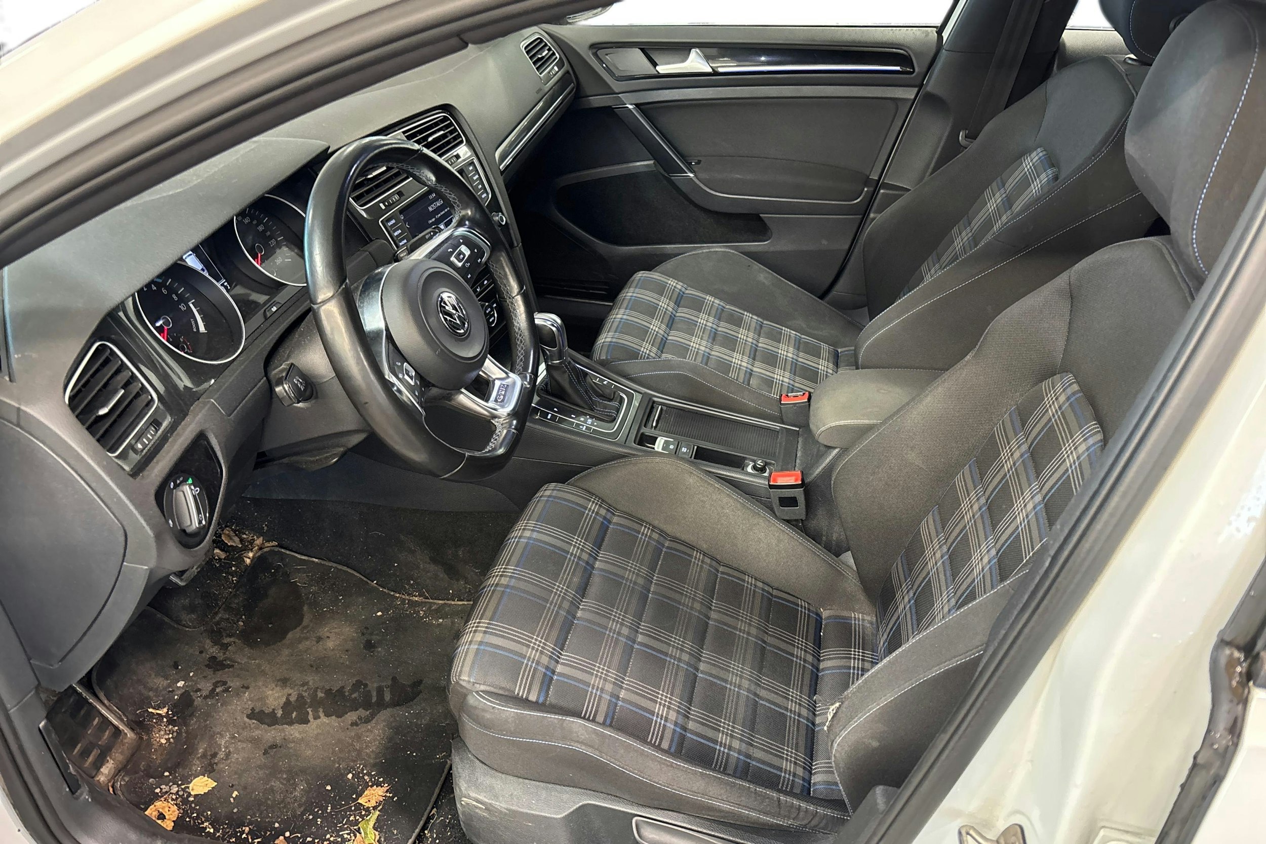 valkoinen Volkswagen Golf 2016 kuva 4.