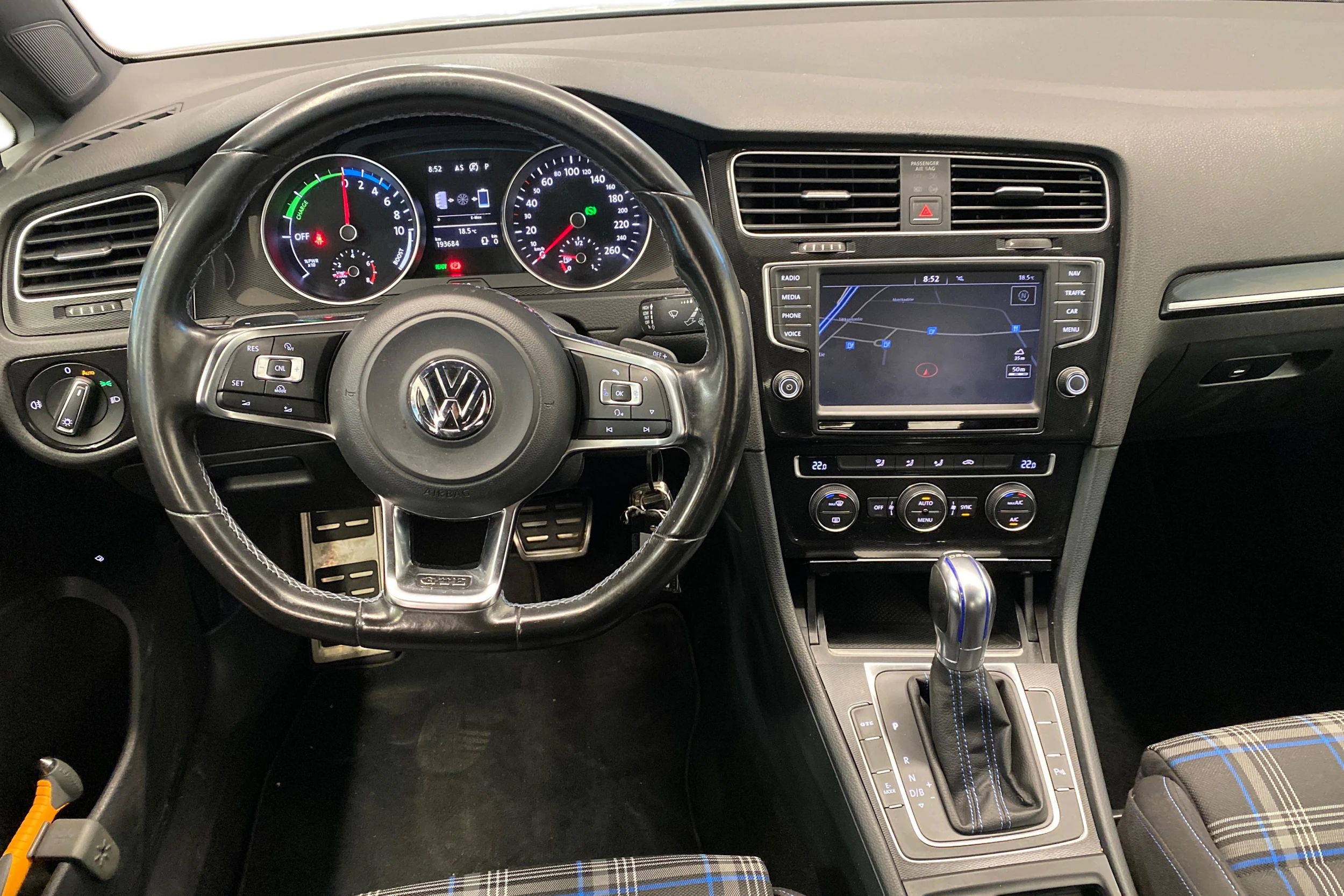 valkoinen Volkswagen Golf 2016 kuva 7.