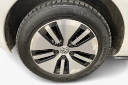 valkoinen Volkswagen Golf 2016 kuva 9.