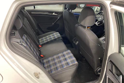 valkoinen Volkswagen Golf 2016 kuva 12.