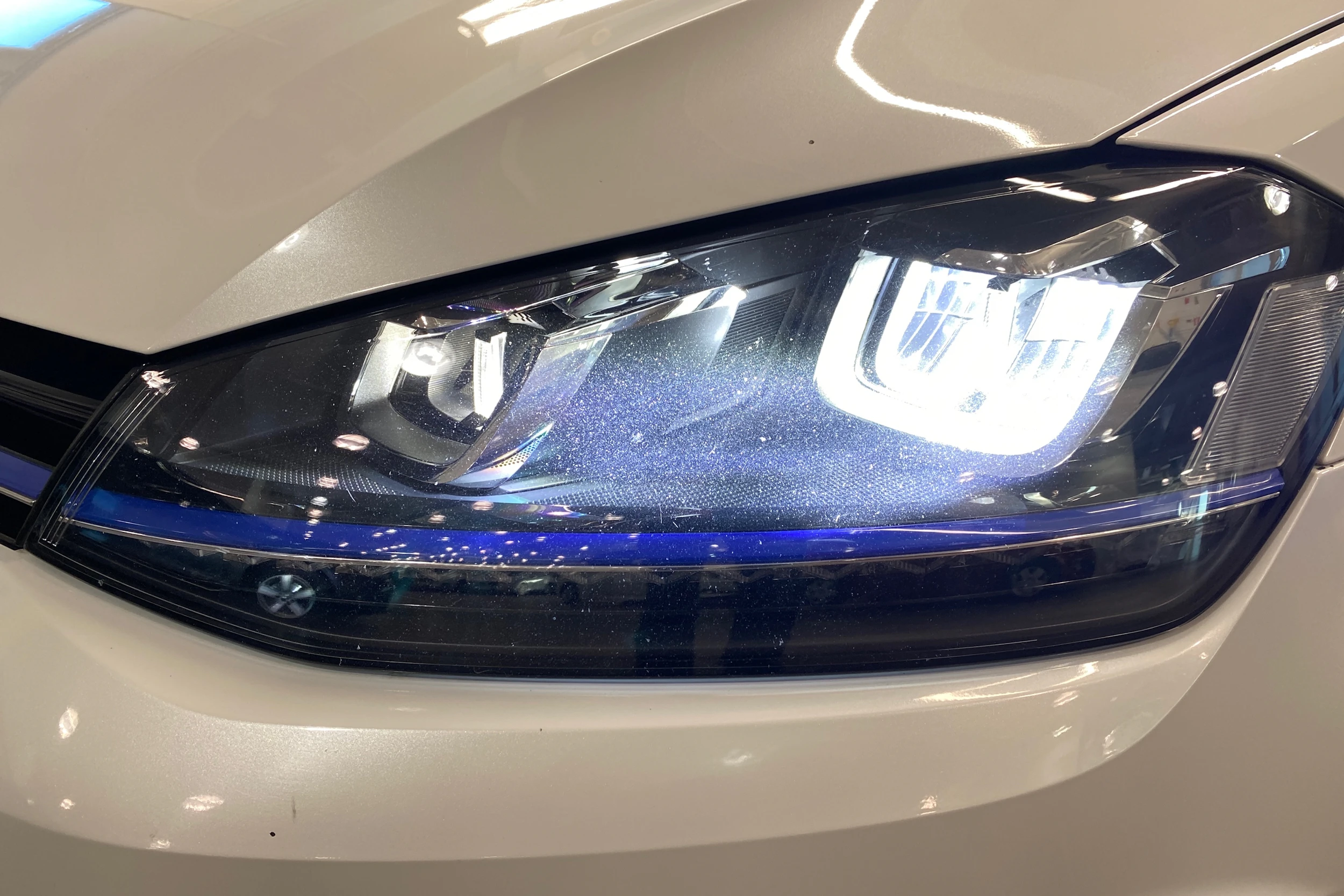 valkoinen Volkswagen Golf 2016 kuva 15.