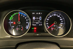 valkoinen Volkswagen Golf 2016 kuva 18.