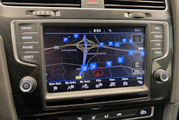 valkoinen Volkswagen Golf 2016 kuva 19.