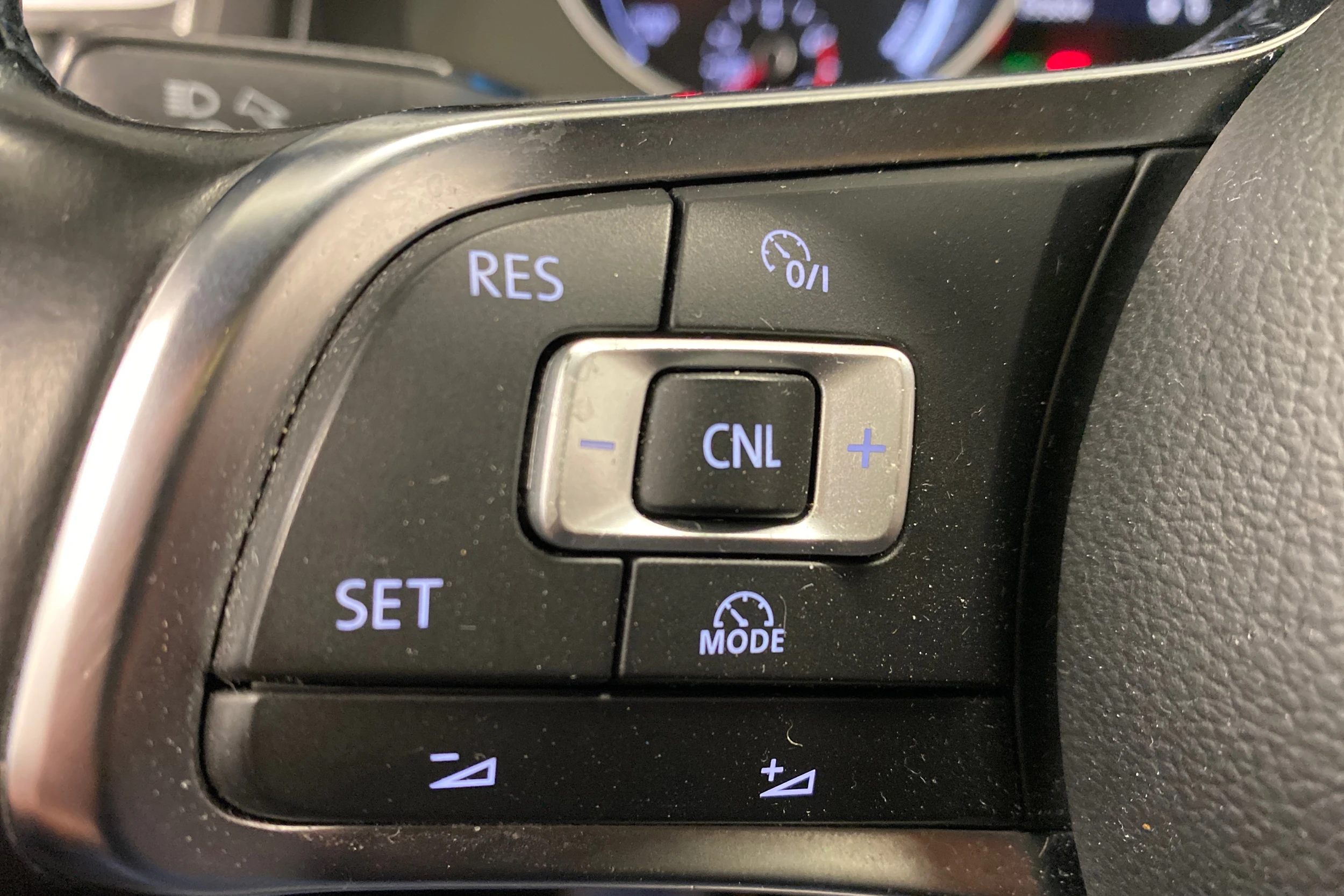 valkoinen Volkswagen Golf 2016 kuva 22.