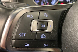 valkoinen Volkswagen Golf 2016 kuva 22.