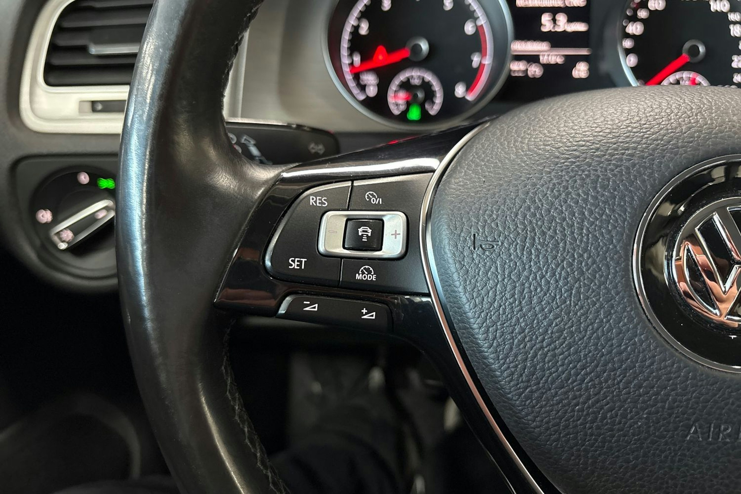 Harmaa Volkswagen GOLF 2016 kuva 15.