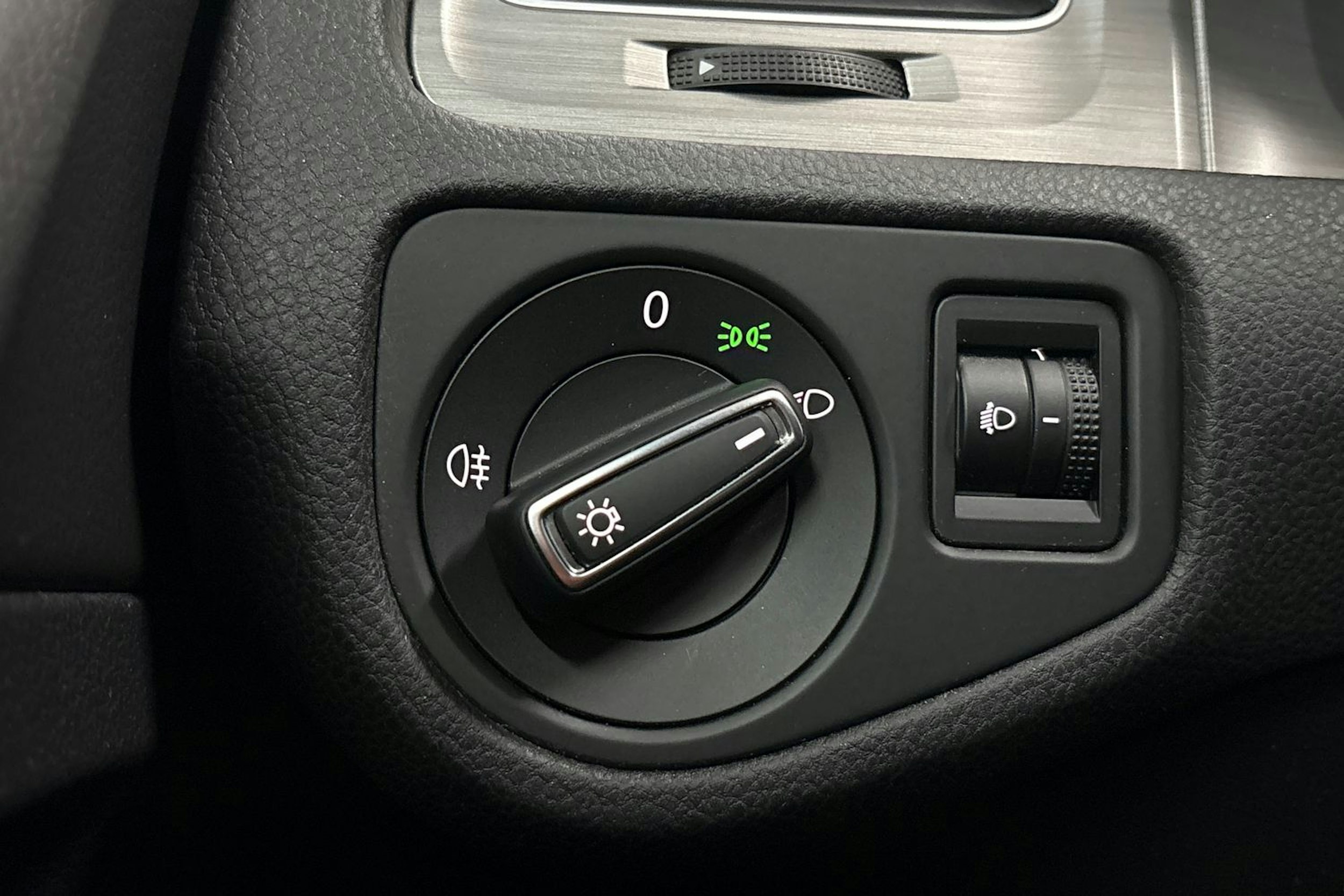 Harmaa Volkswagen GOLF 2016 kuva 24.