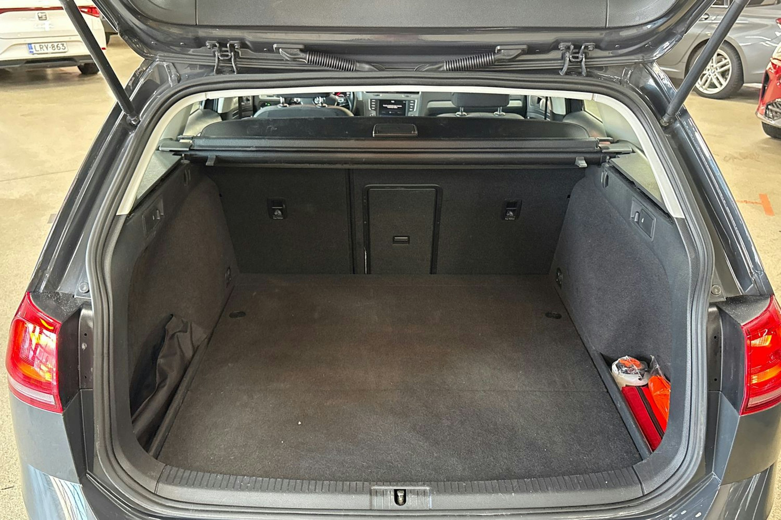 Harmaa Volkswagen GOLF 2016 kuva 27.