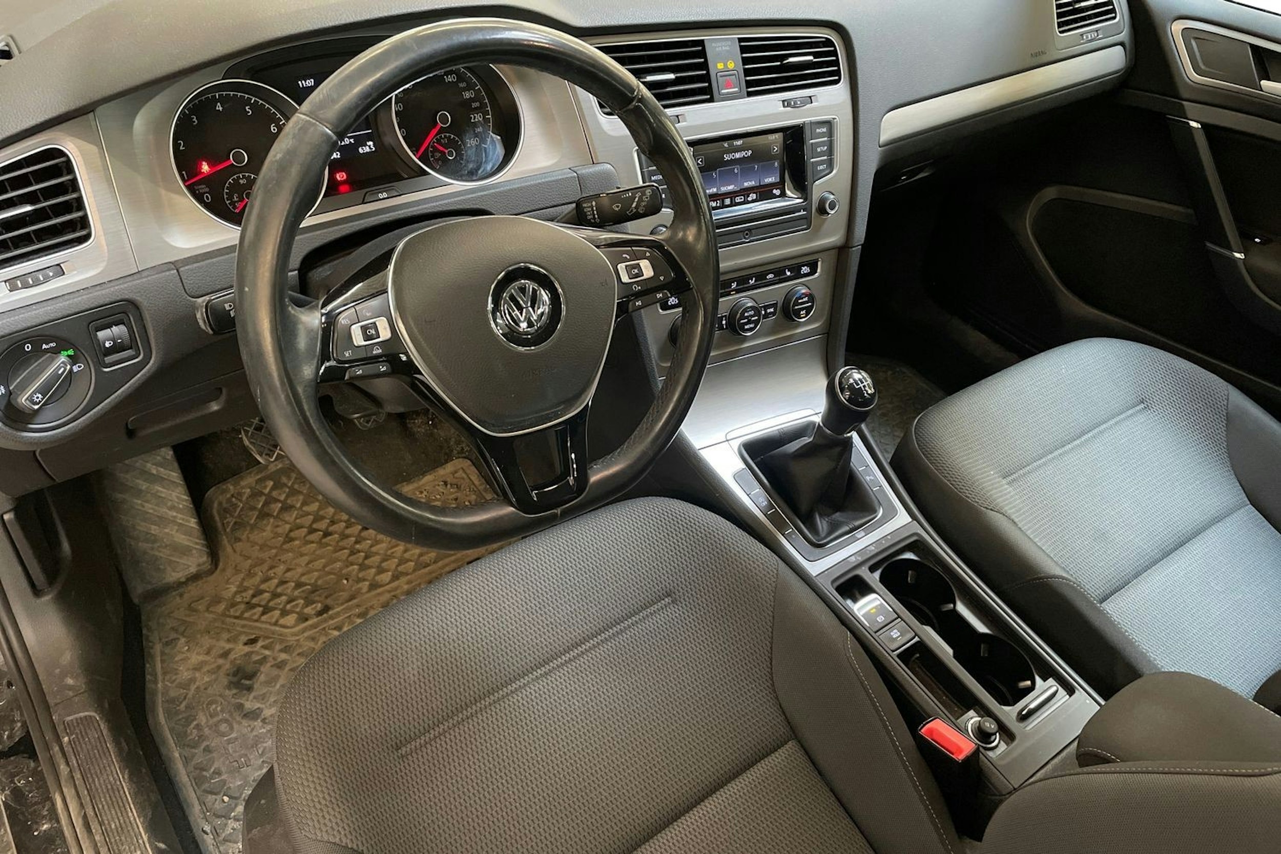 musta Volkswagen Golf 2016 kuva 3.