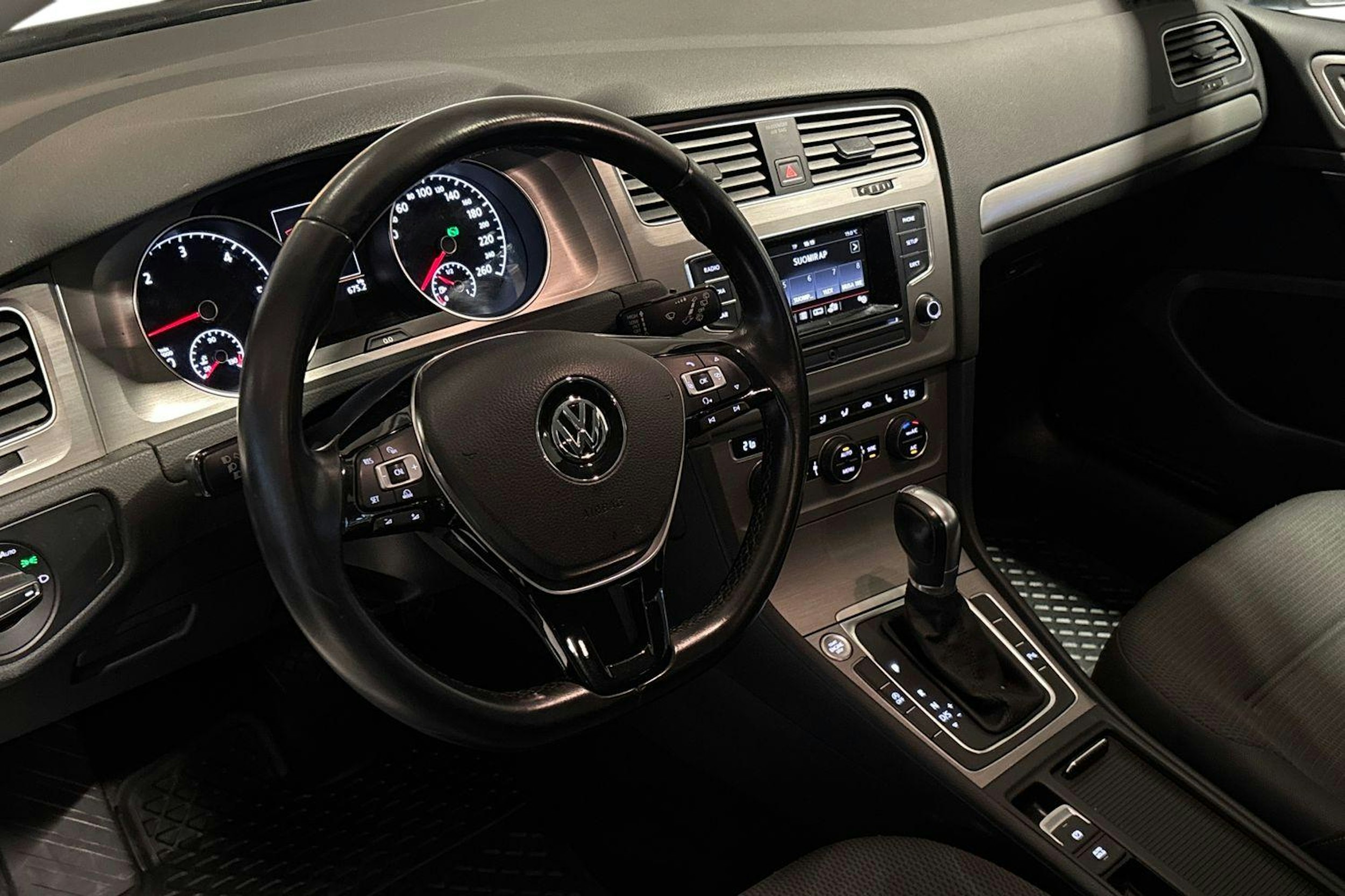 Valkoinen Volkswagen GOLF 2016 kuva 7.