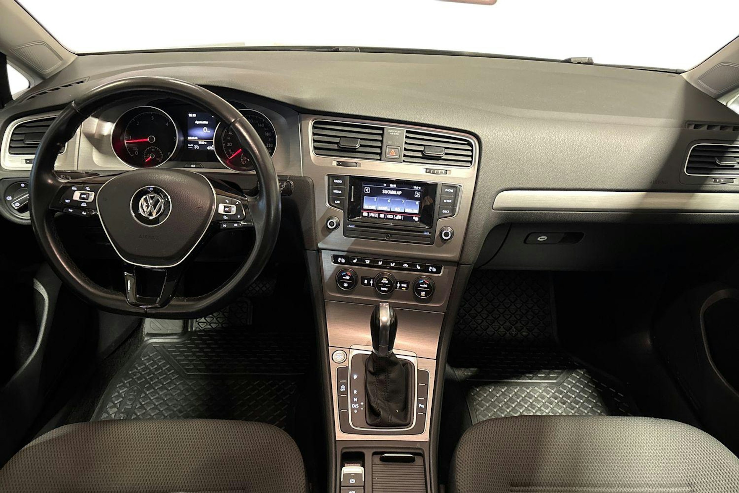 Valkoinen Volkswagen GOLF 2016 kuva 9.