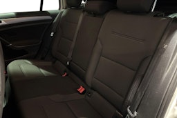 Valkoinen Volkswagen GOLF 2016 kuva 10.