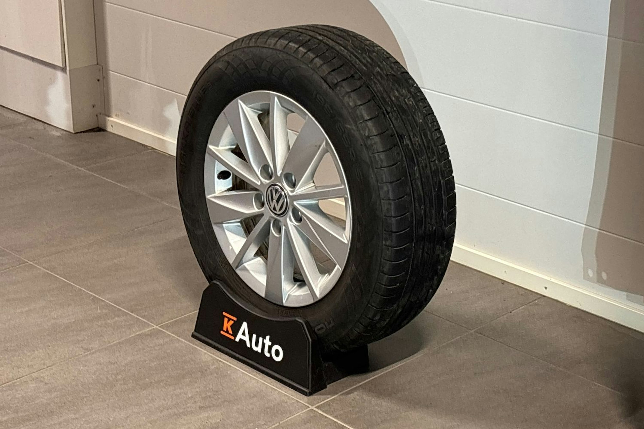 Valkoinen Volkswagen GOLF 2016 kuva 15.