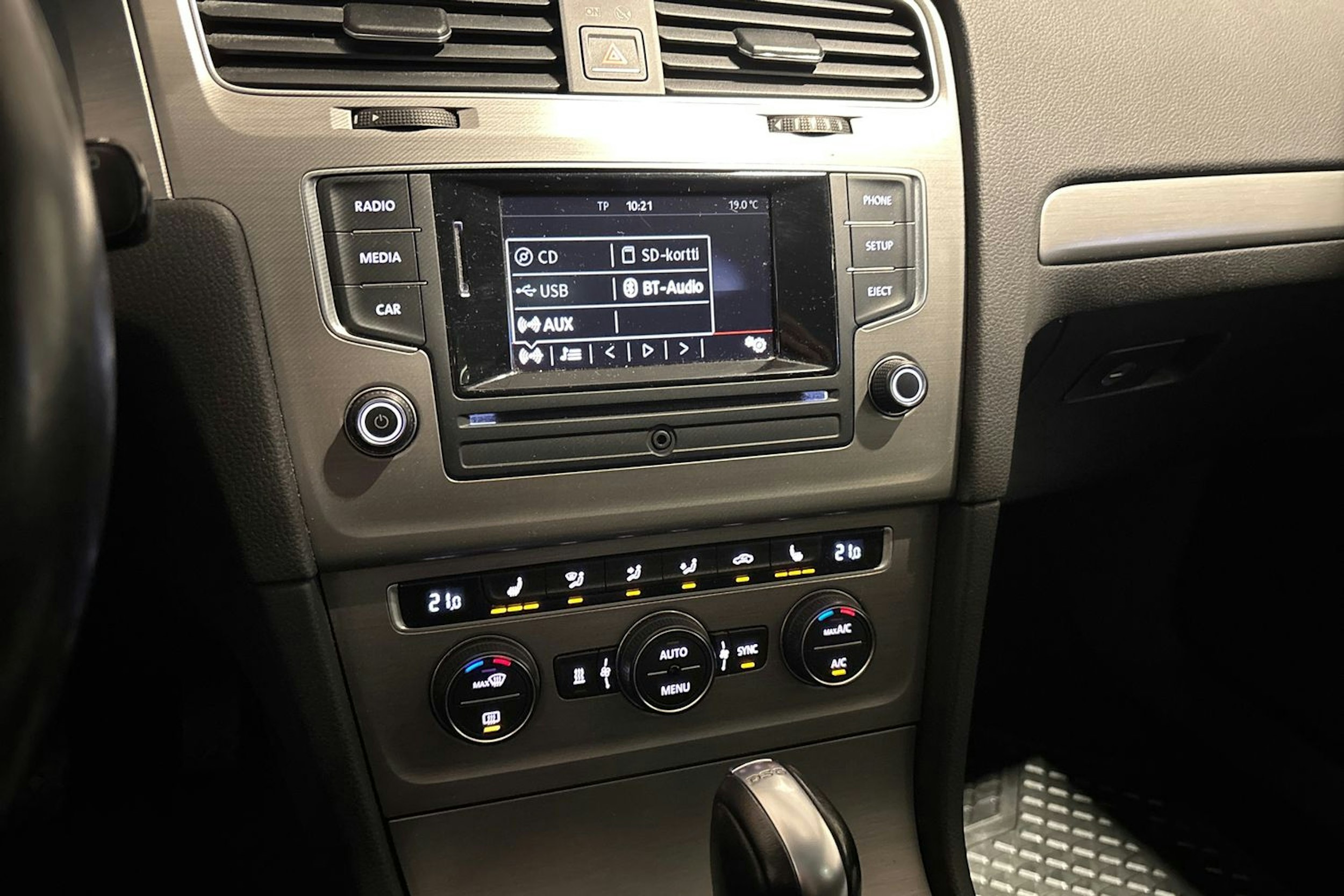 Valkoinen Volkswagen GOLF 2016 kuva 22.