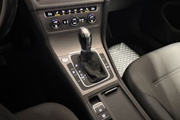 Valkoinen Volkswagen GOLF 2016 kuva 23.