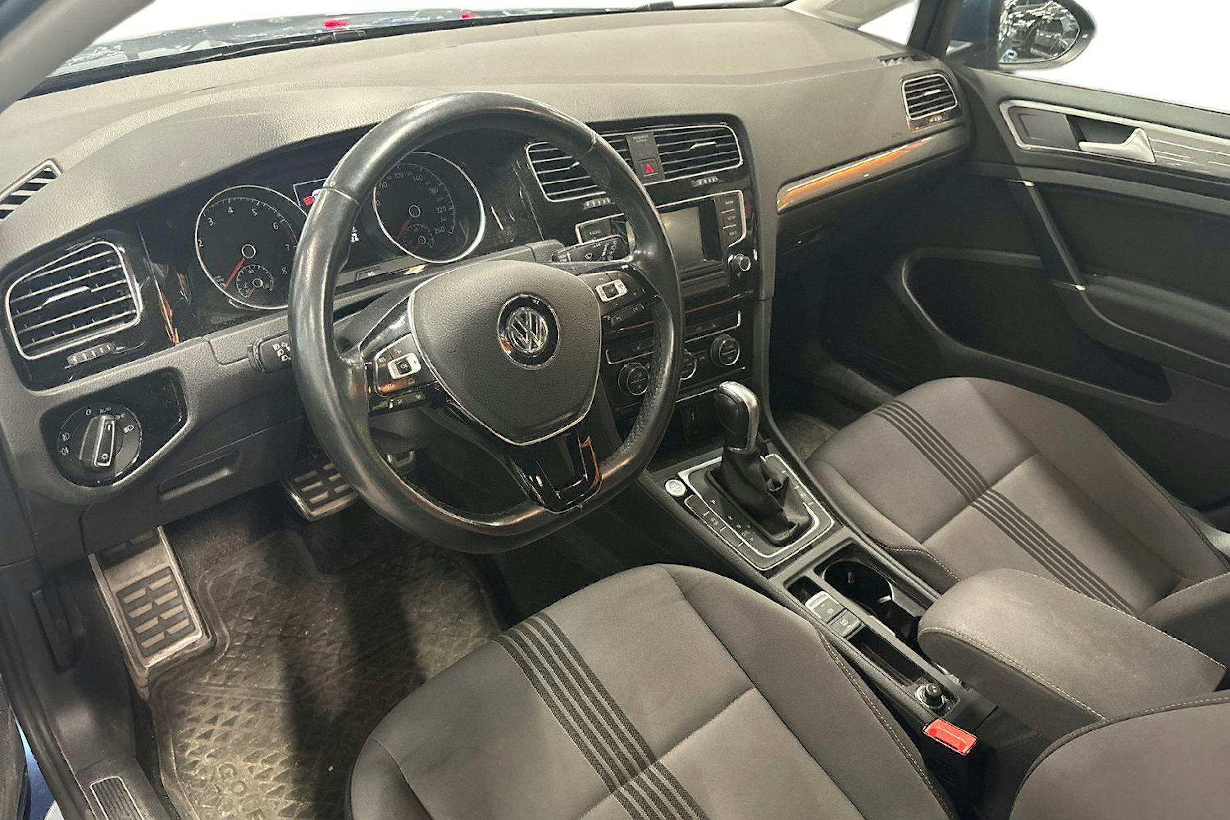 sininen Volkswagen Golf 2016 kuva 3.