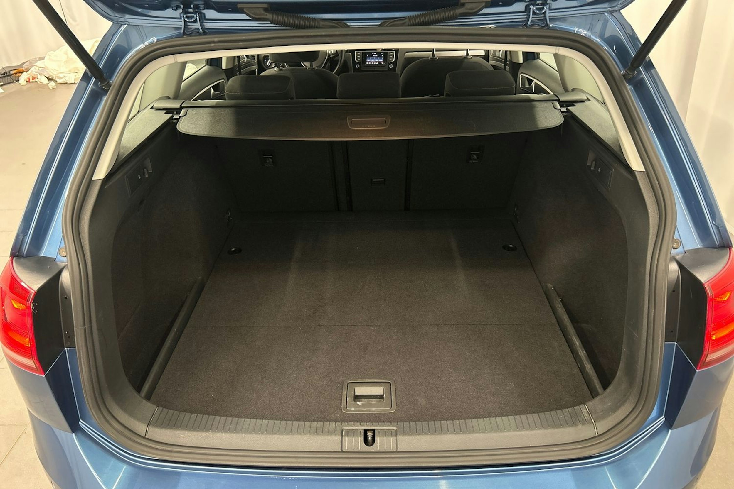 sininen Volkswagen Golf 2016 kuva 16.