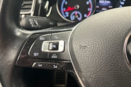 sininen Volkswagen Golf 2016 kuva 19.