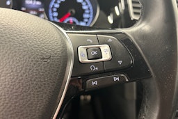 sininen Volkswagen Golf 2016 kuva 20.
