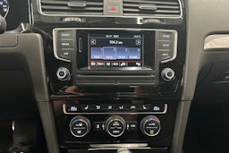 sininen Volkswagen Golf 2016 kuva 21.