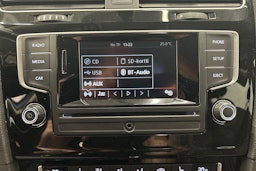 sininen Volkswagen Golf 2016 kuva 22.