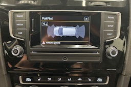 sininen Volkswagen Golf 2016 kuva 23.