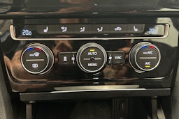 sininen Volkswagen Golf 2016 kuva 24.
