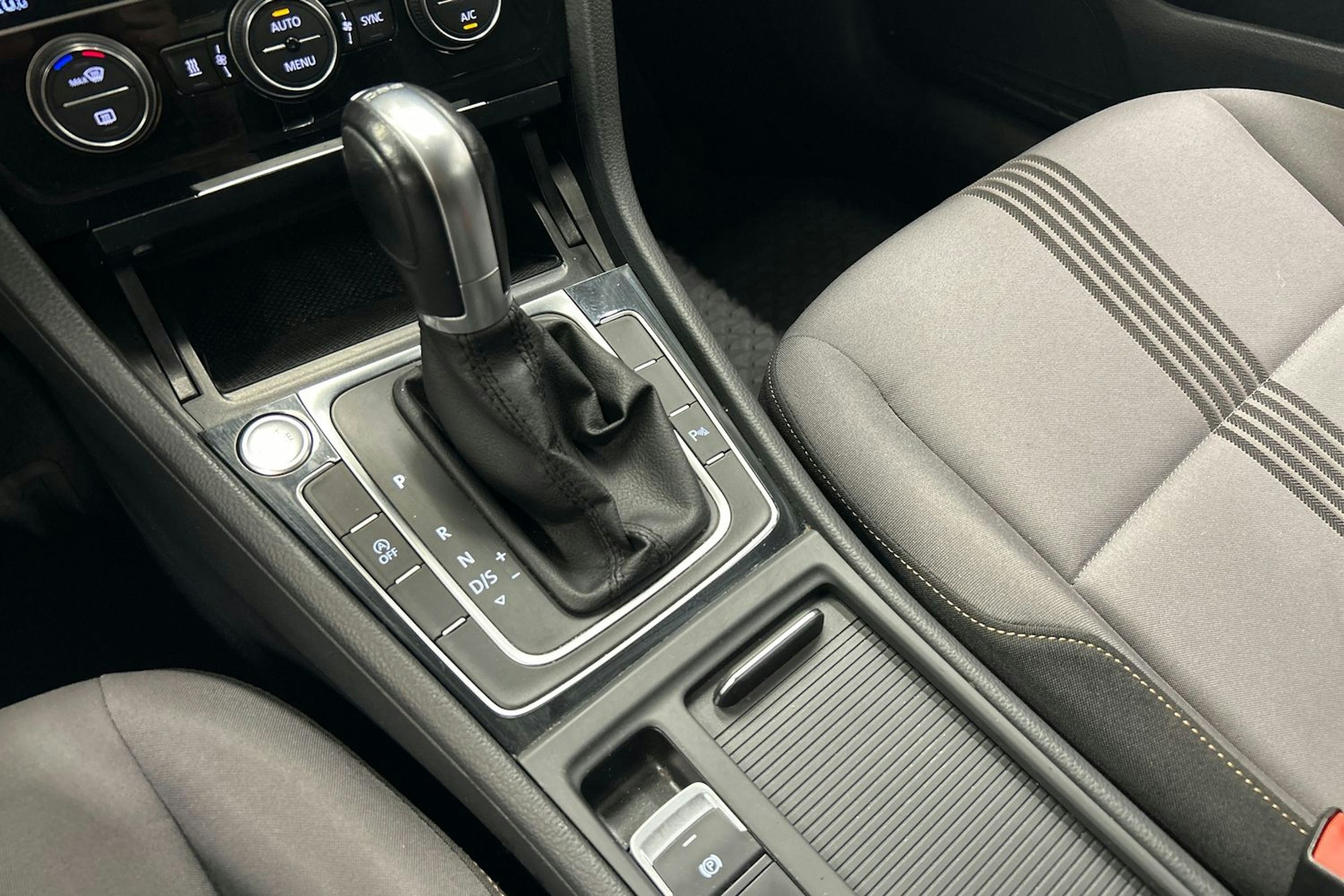 sininen Volkswagen Golf 2016 kuva 25.